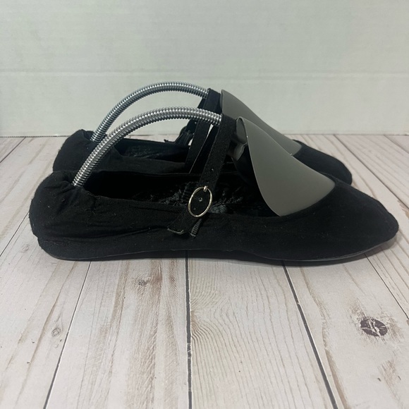 Tash Folds - Picture 4 of 9